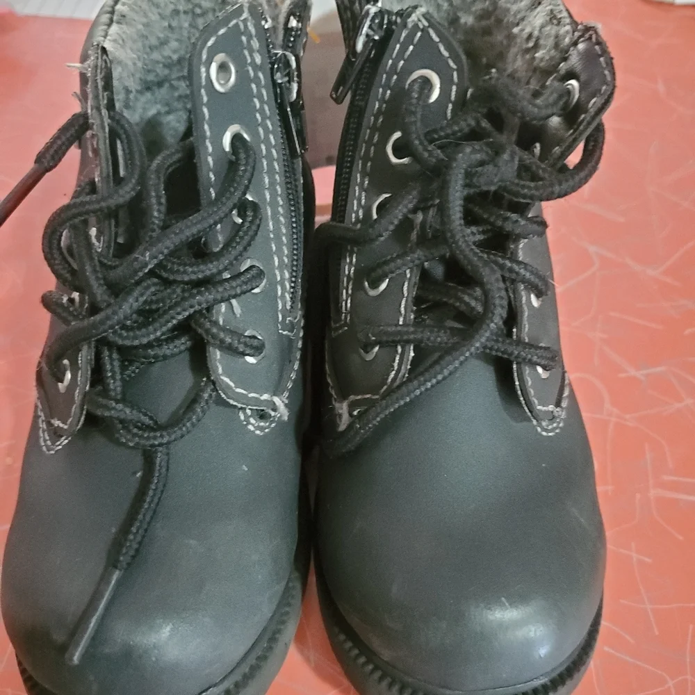 Boys‎ shoes